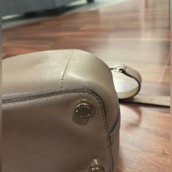 Michael Kors Bucket - Picture 6 of 10